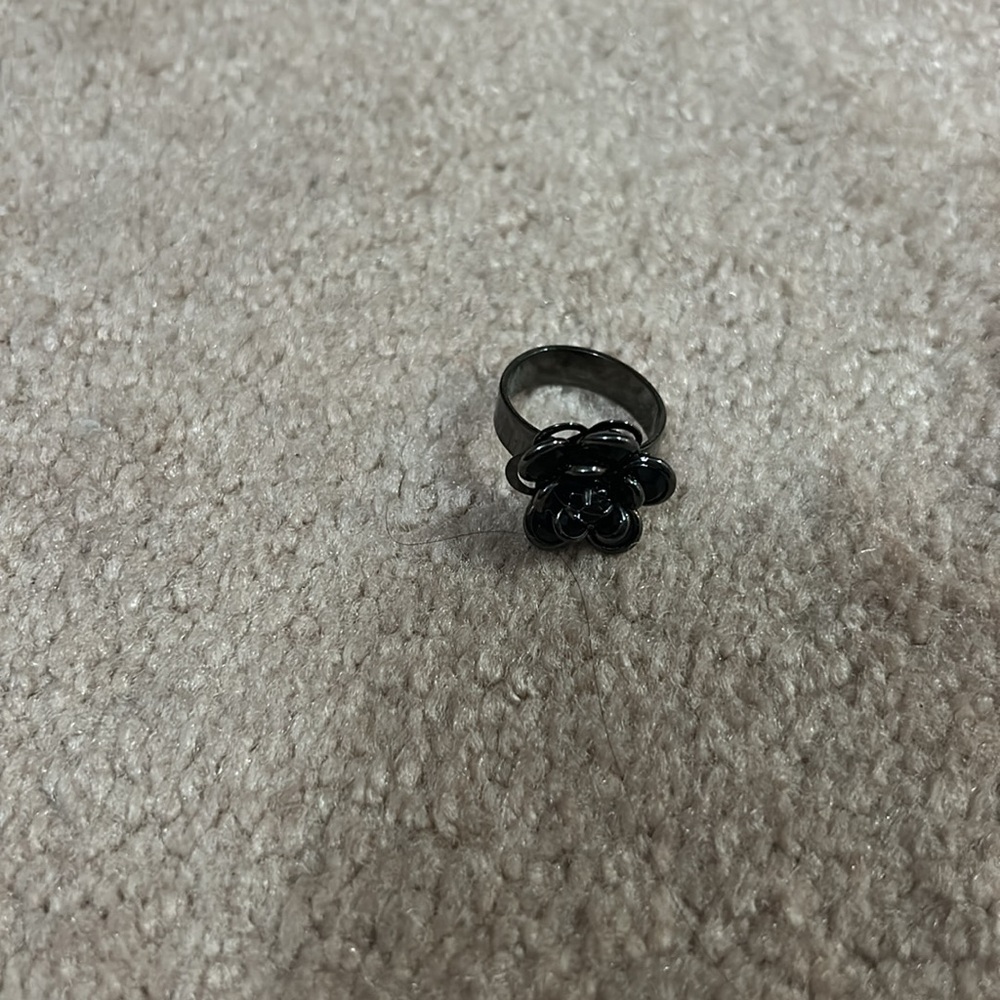 Flower Ring - Picture 2 of 2